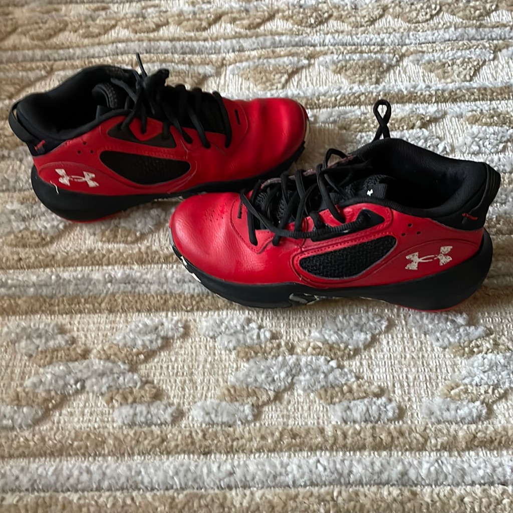 Under Armour Boys Shoes